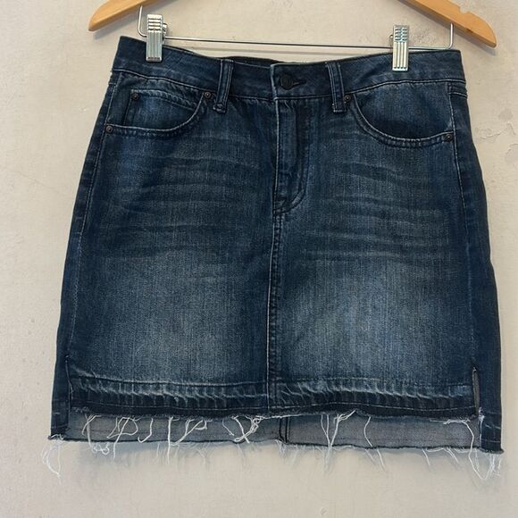 Rewash Distressed Denim mini skirt
Size 7 EUC - Picture 2 of 11